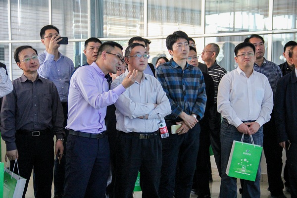 王小兵主任一行聽取蕭山智慧農業云平臺匯報