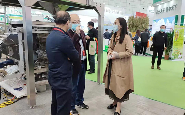 各領導專家蒞臨托普云農展位