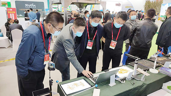 各領導專家蒞臨托普云農展位