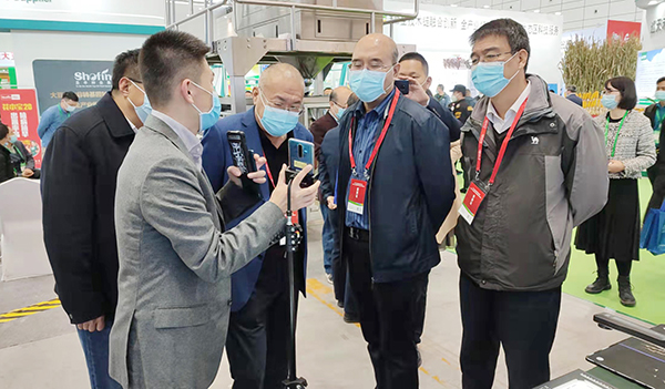 各領導專家蒞臨托普云農展位